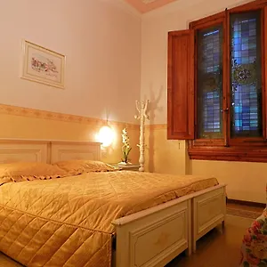 https://desiree-florence.it-tuscanyhotel.com